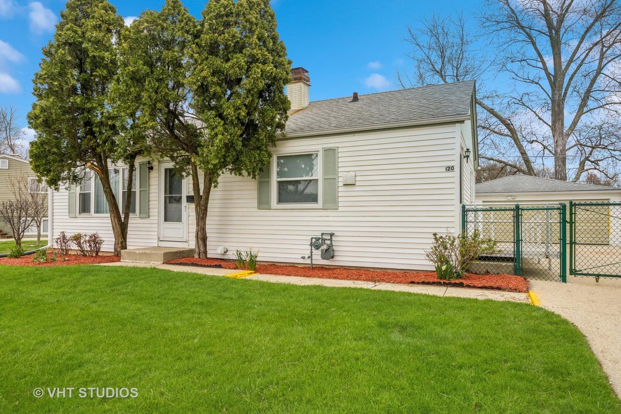120 Madera Cir., Carpentersville, IL 60110