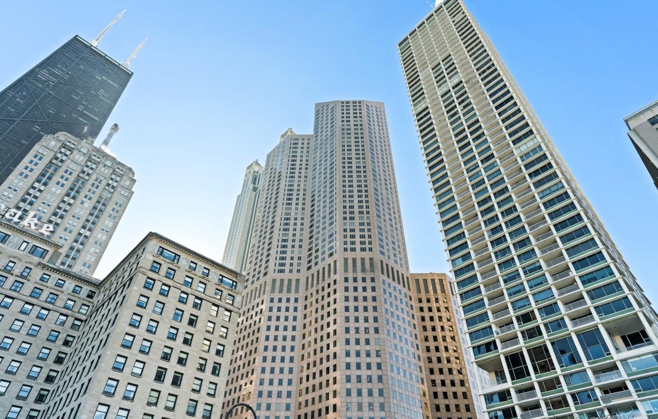 950 N Michigan Ave. #4306, Chicago, IL 60611