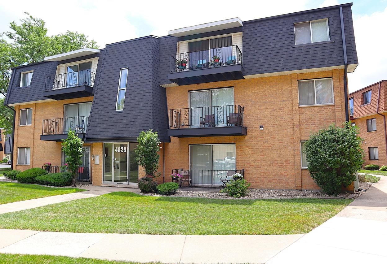 4829 W 109th St. #203, Oak Lawn, IL 60453