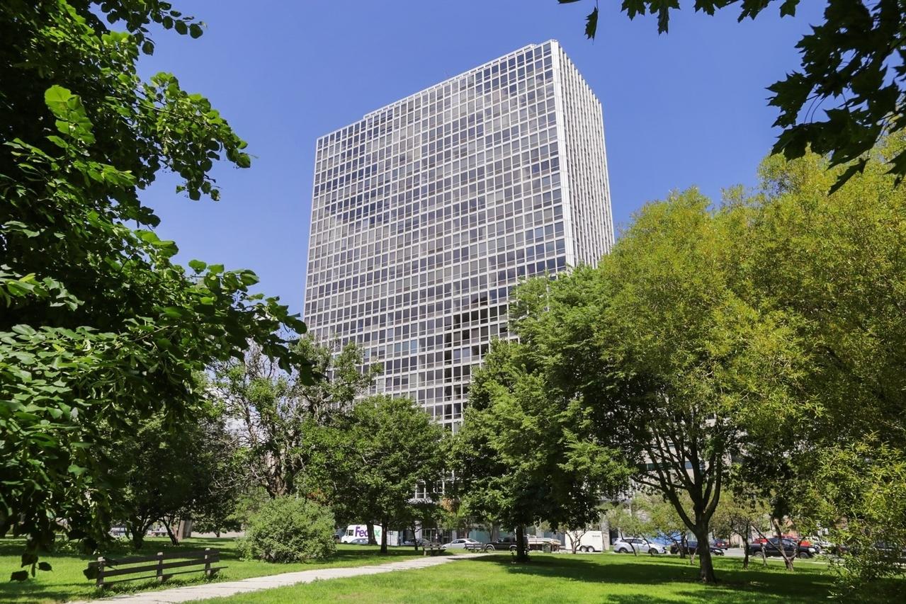 330 W Diversey Pkwy. #2306, Chicago, IL 60657