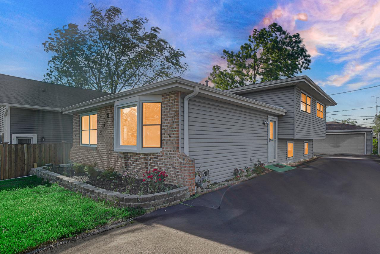 26W278 Harrison Ave., Winfield, IL 60190