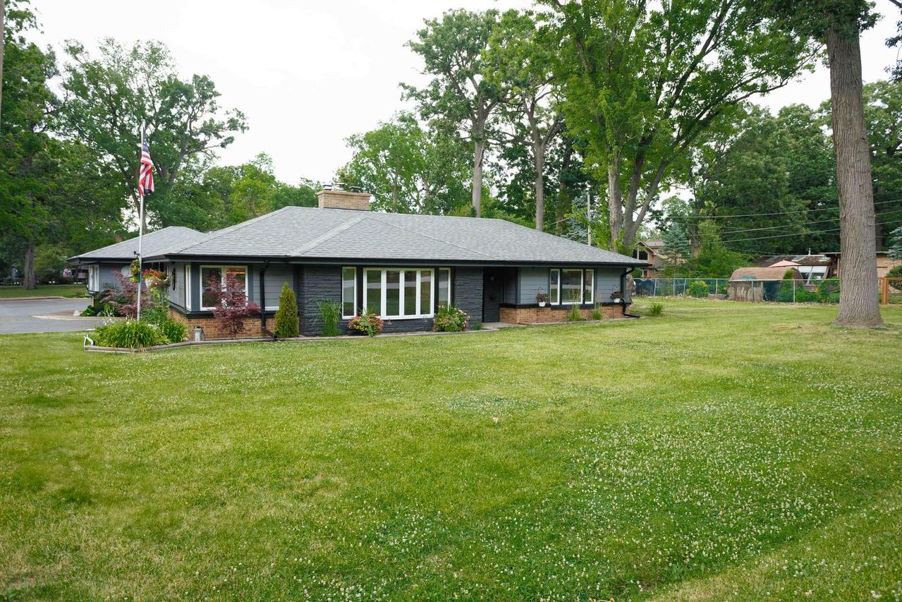 4N297 Briar Ln., Bensenville, IL 60106