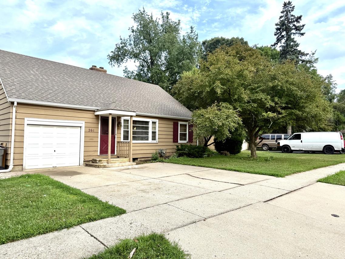 261 S Edison Ave., Elgin, IL 60123