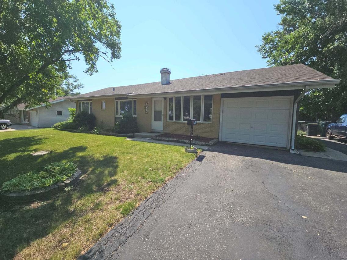 75 Bode Rd., Hoffman Estates, IL 60169