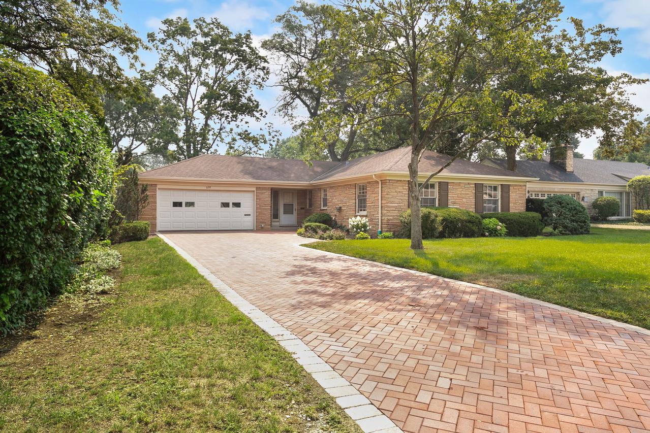 639 Surrey Ln., Glenview, IL 60025