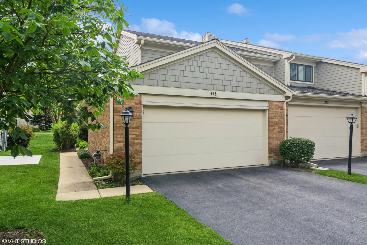915 Suffolk Ct., Libertyville, IL 60048