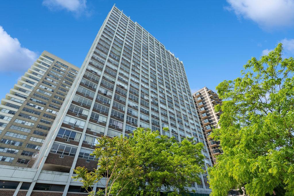 6171 N Sheridan Rd. #1910, Chicago, IL 60660