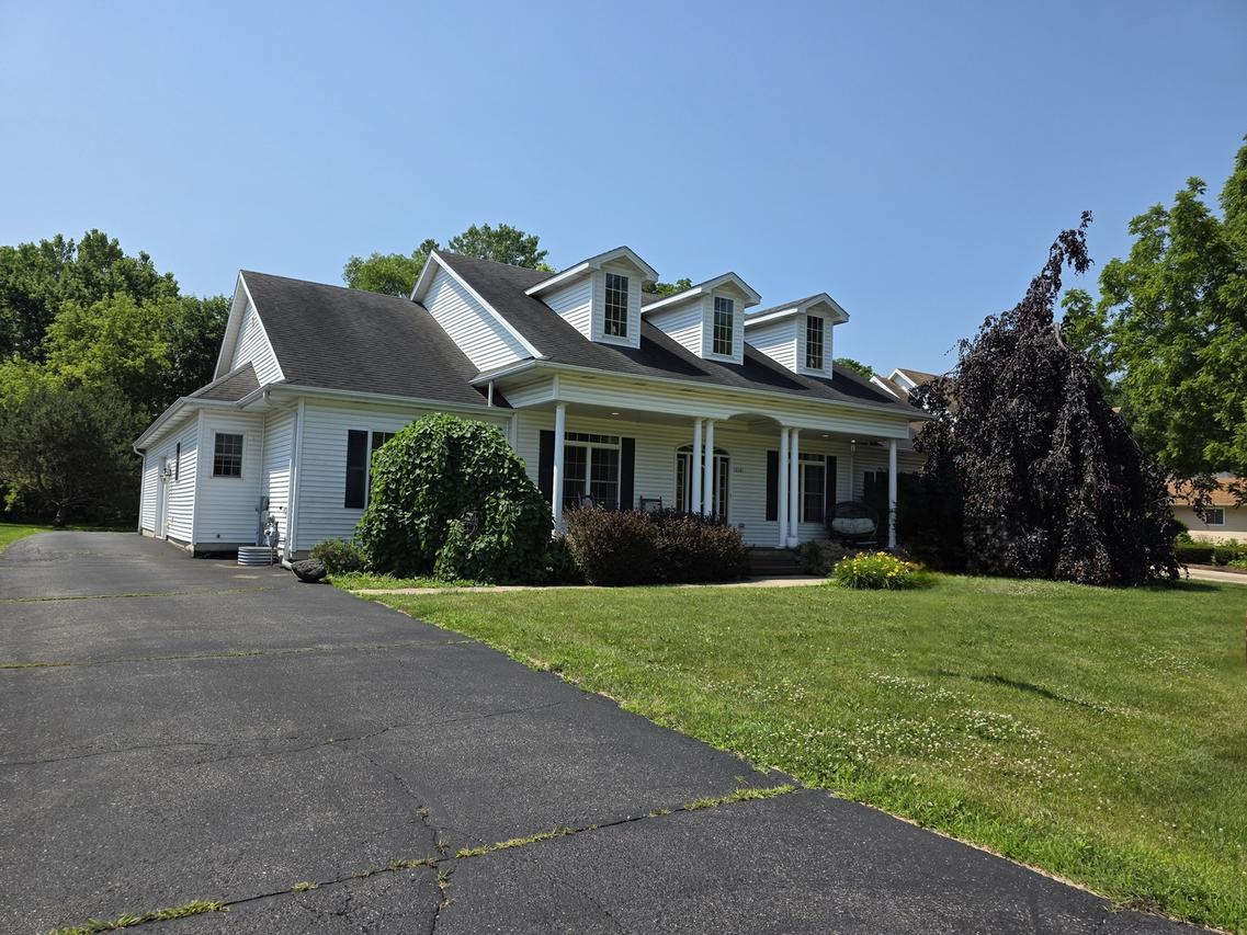 10381 Country Ln., Beach Park, IL 60087