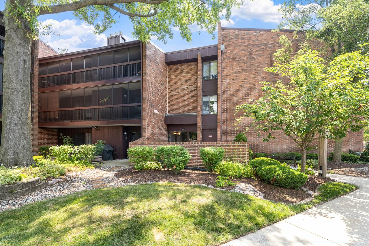 14515 Central Ct. #PH1, Oak Forest, IL 60452