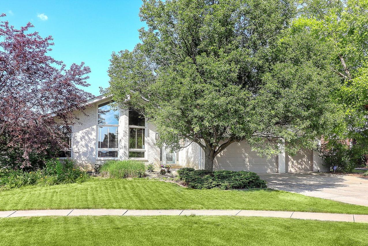 8124 Glenbrook Pl., Tinley Park, IL 60487