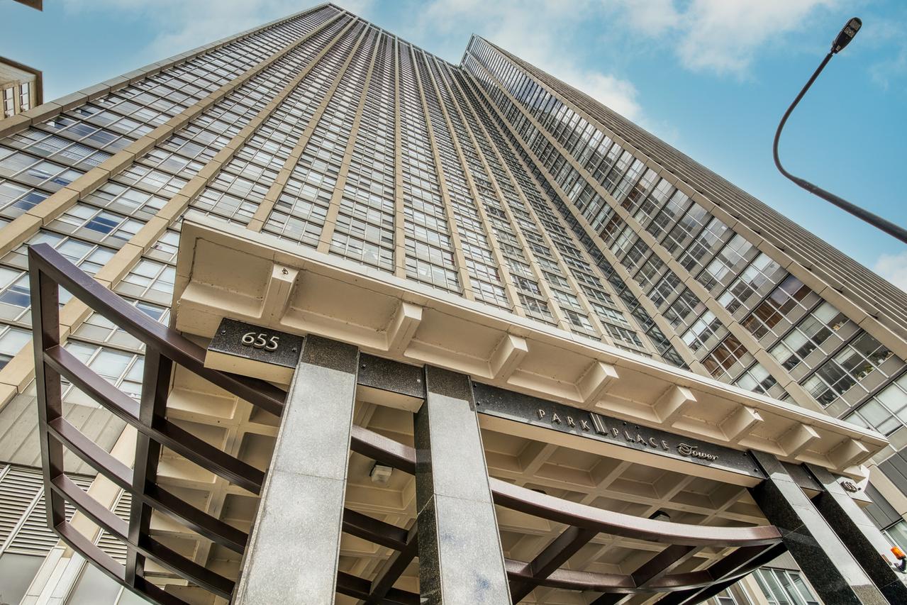655 W Irving Park Rd. #4808, Chicago, IL 60613