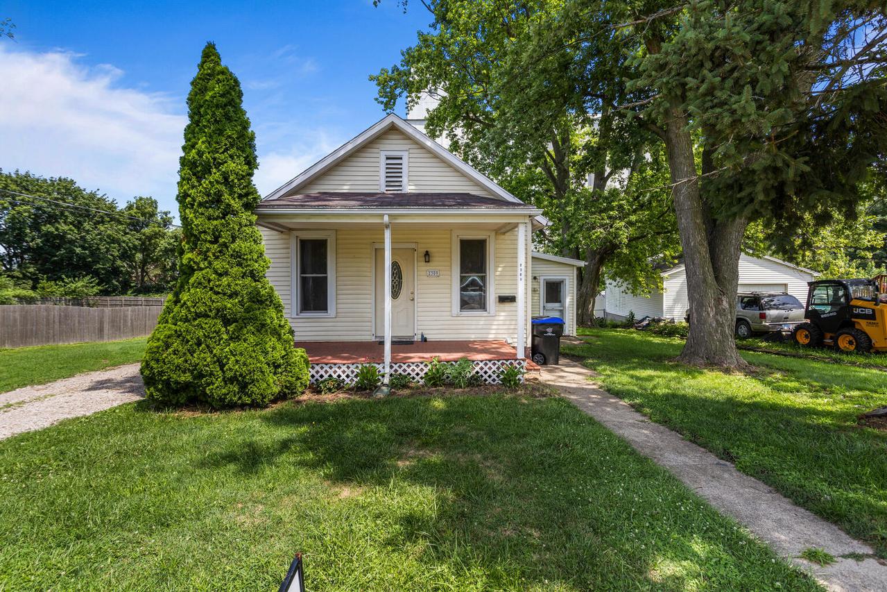 1309 W Grove St., Bloomington, IL 61701