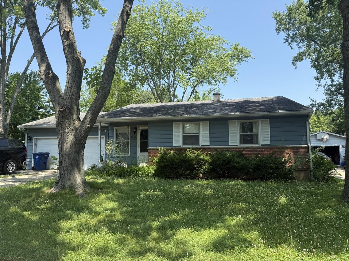 2040 Herbert Dr., Waukegan, IL 60087