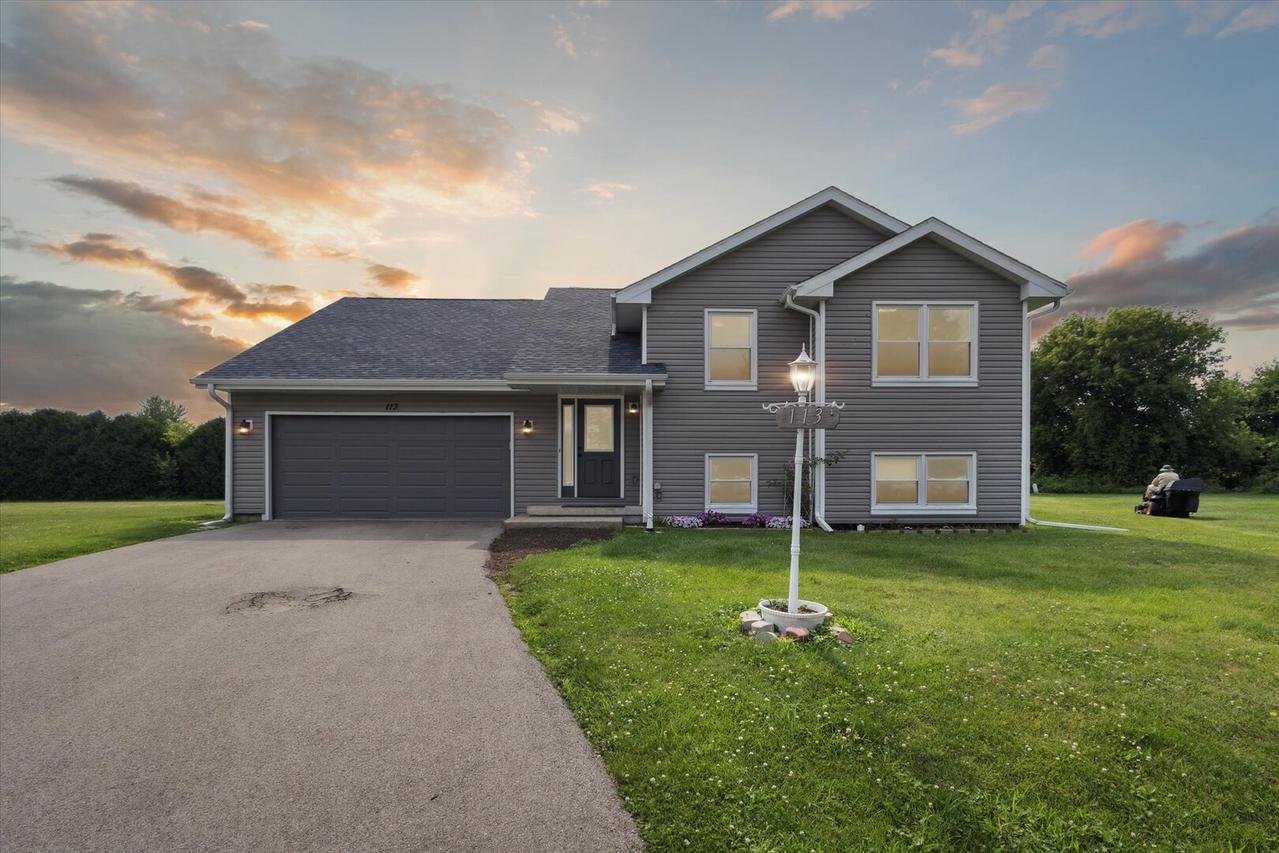 113 New Brunswick Ln., Poplar Grove, IL 61065