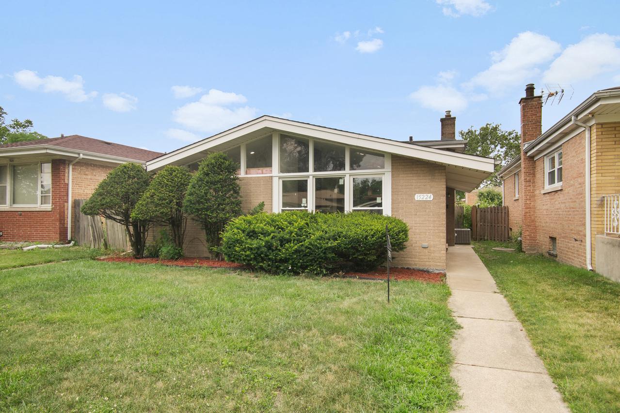 15224 Oak St., Dolton, IL 60419