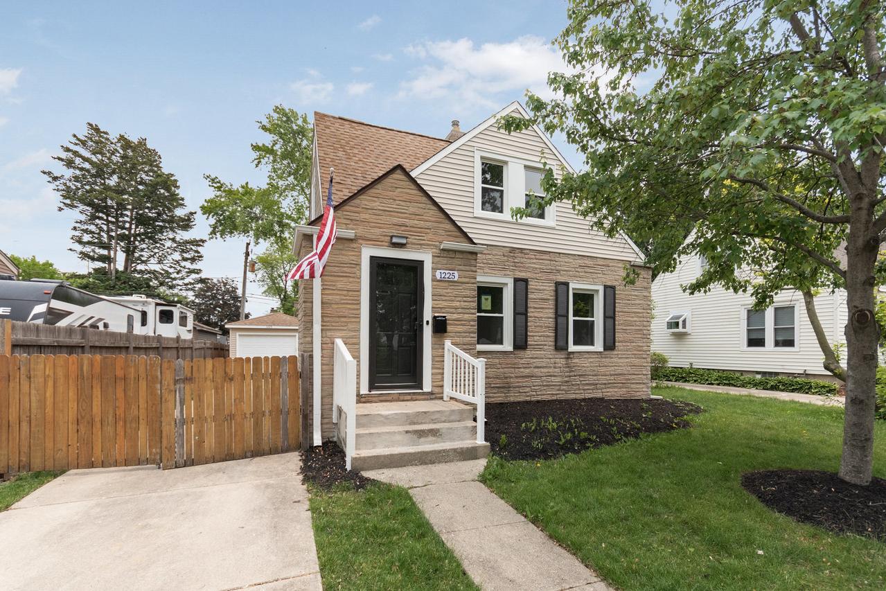 1225 Highridge Pkwy., Westchester, IL 60154