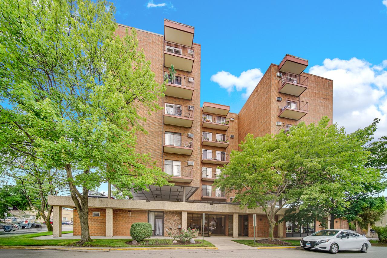 7830 W North Ave. #505, Elmwood Park, IL 60707