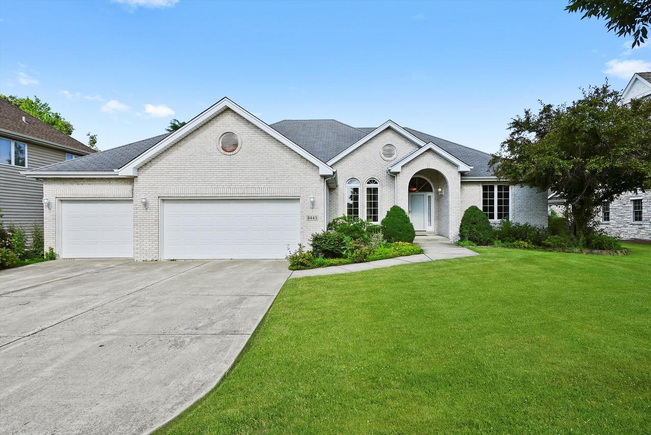 6443 Davane Ct., Downers Grove, IL 60516