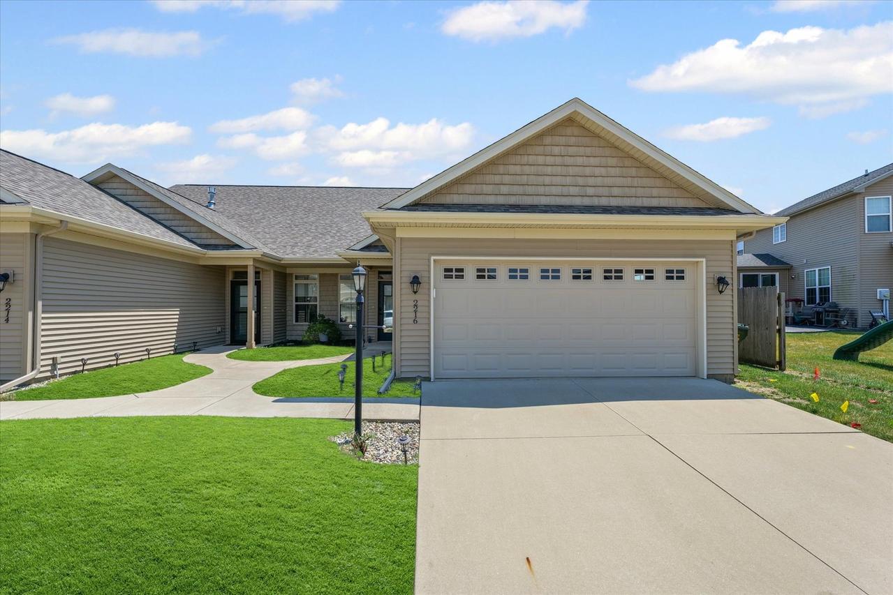 2216 S Stonebrooke Ct., Urbana, IL 61802