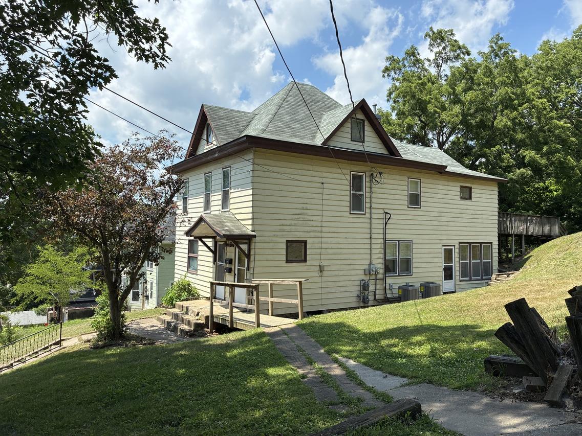 24 Mulberry St., Savanna, IL 61074