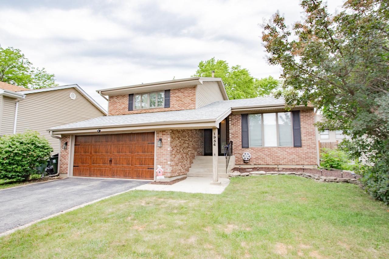 1954 Brookside Ln., Hoffman Estates, IL 60169