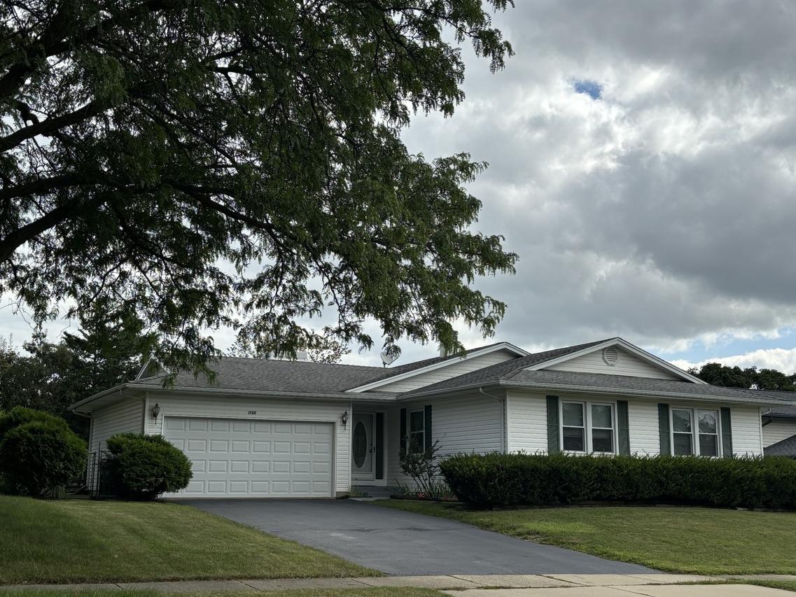 1720 W Parkside Dr., Hoffman Estates, IL 60192