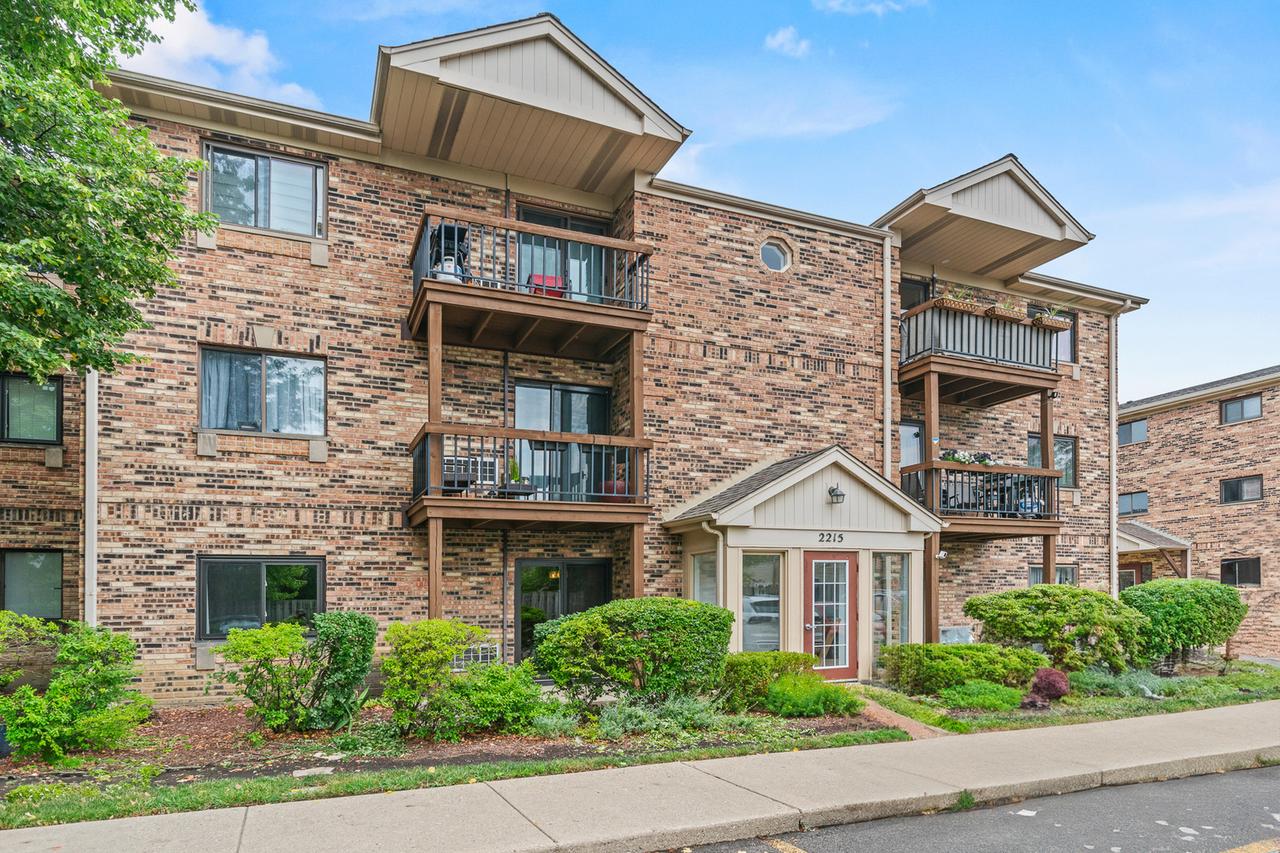 2215 Nichols Rd. #B, Arlington Heights, IL 60004