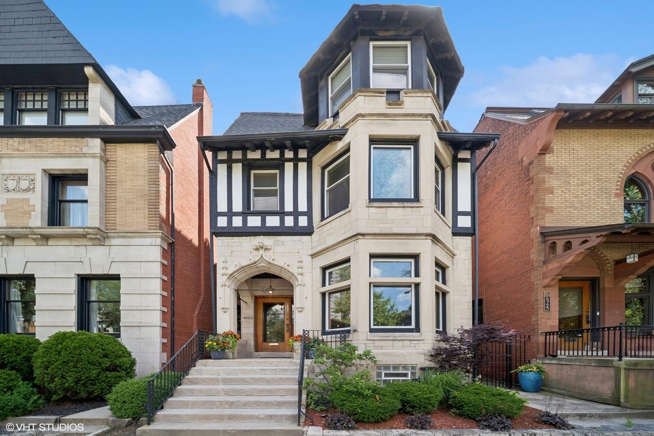 4923 S Blackstone Ave., Chicago, IL 60615
