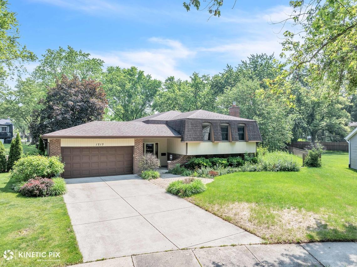 1213 Ryson Ct., Wheaton, IL 60189