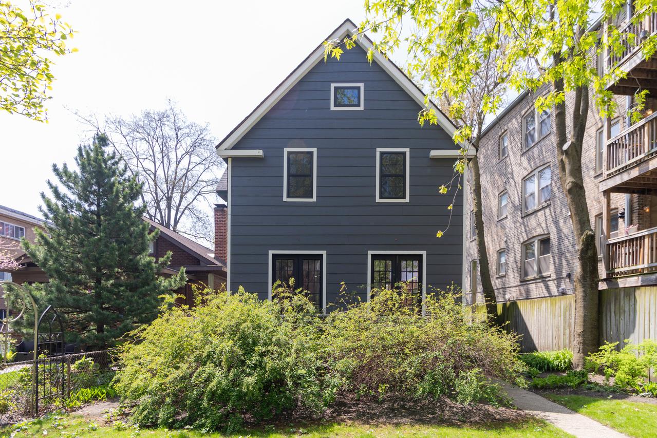 1663 W Farwell Ave., Chicago, IL 60626