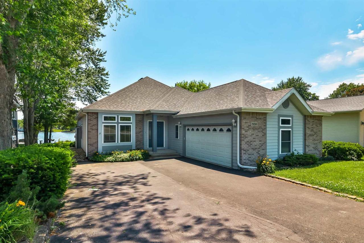930 Candlewick Dr., Poplar Grove, IL 61065