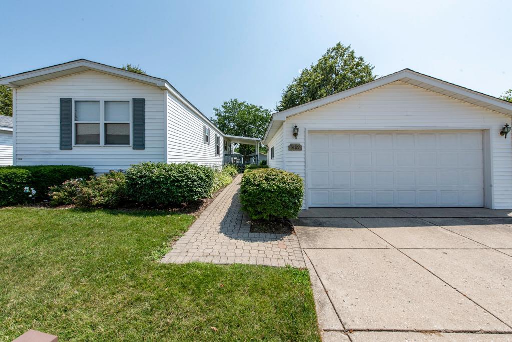 3189 Jeanette Ave., Park City, IL 60085