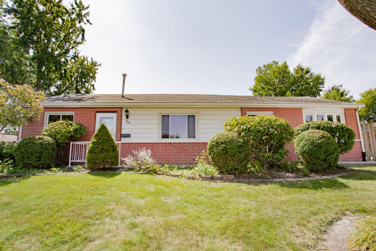 465 Apache Ln., Hoffman Estates, IL 60169