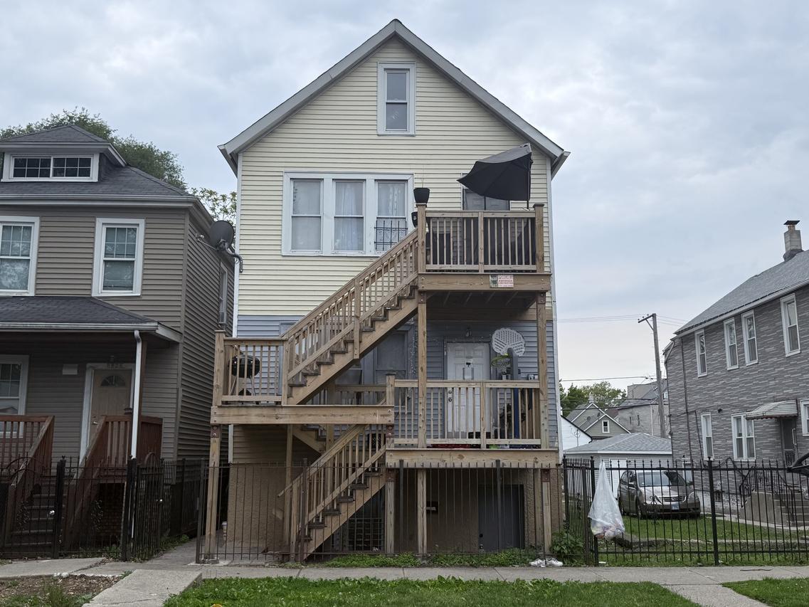 8822 S Exchange Ave., Chicago, IL 60617