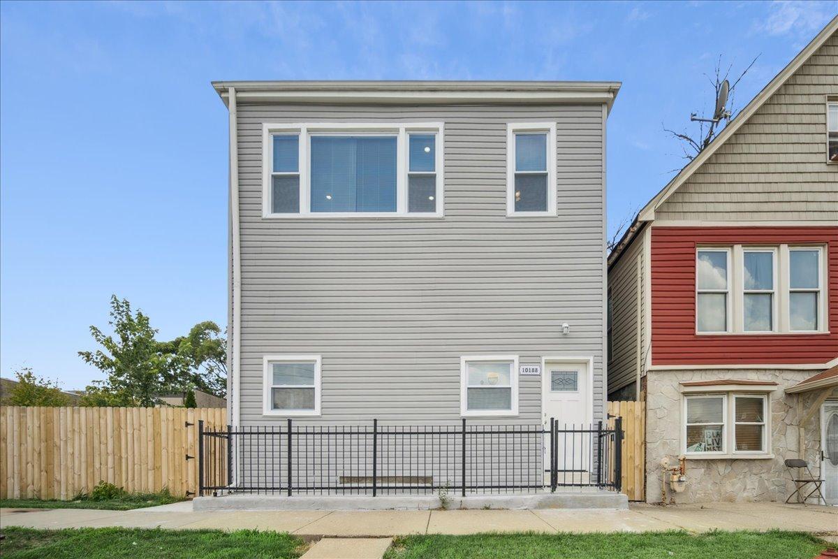 10188 S Winston Ave., Chicago, IL 60643