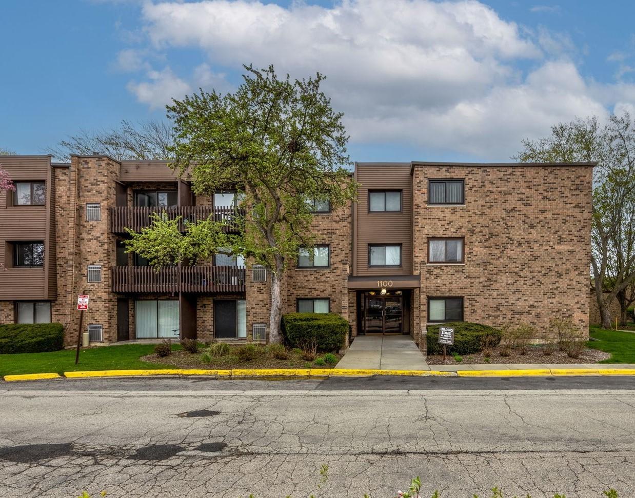 1100 E Randville Dr. #304, Palatine, IL 60074