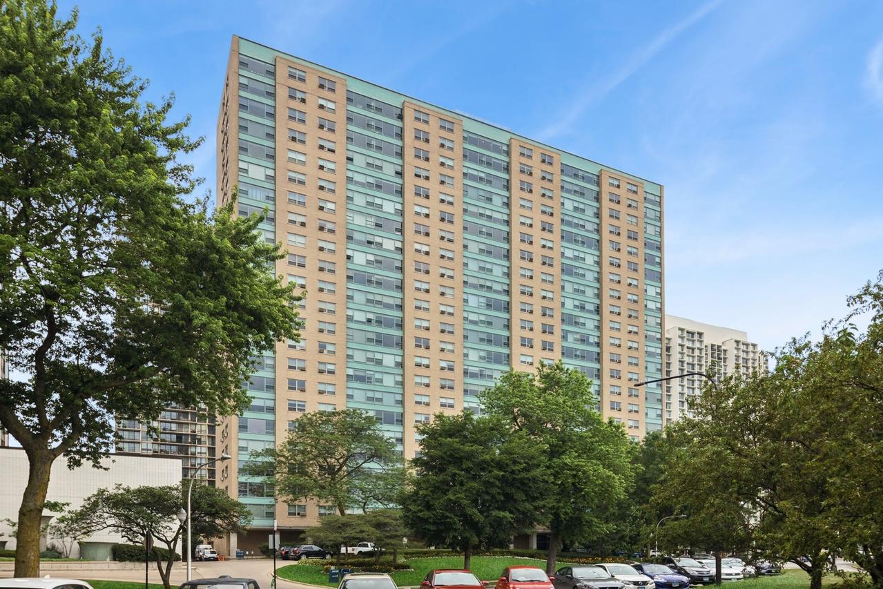 3180 N Lake Shore Dr. #3B, Chicago, IL 60657