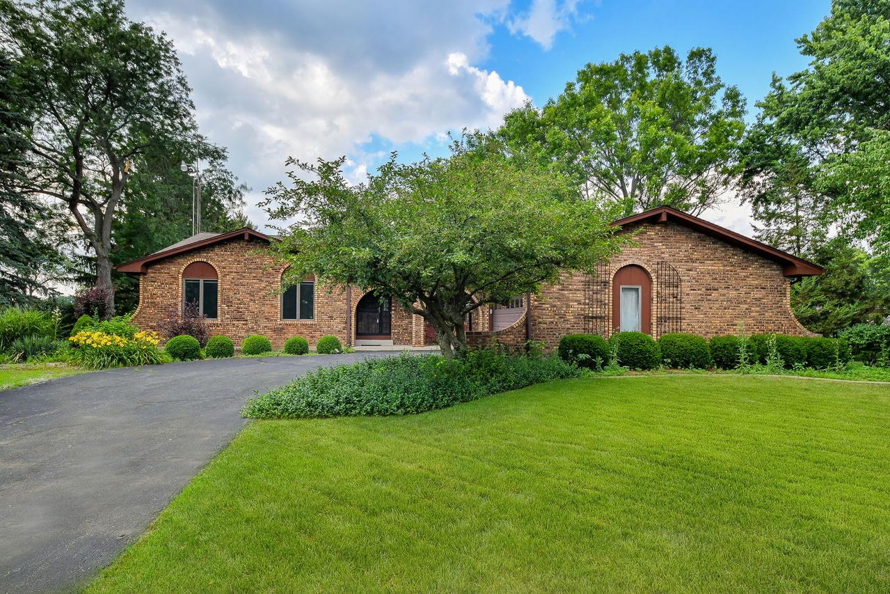 38W140 Rosewood Dr., Batavia, IL 60510