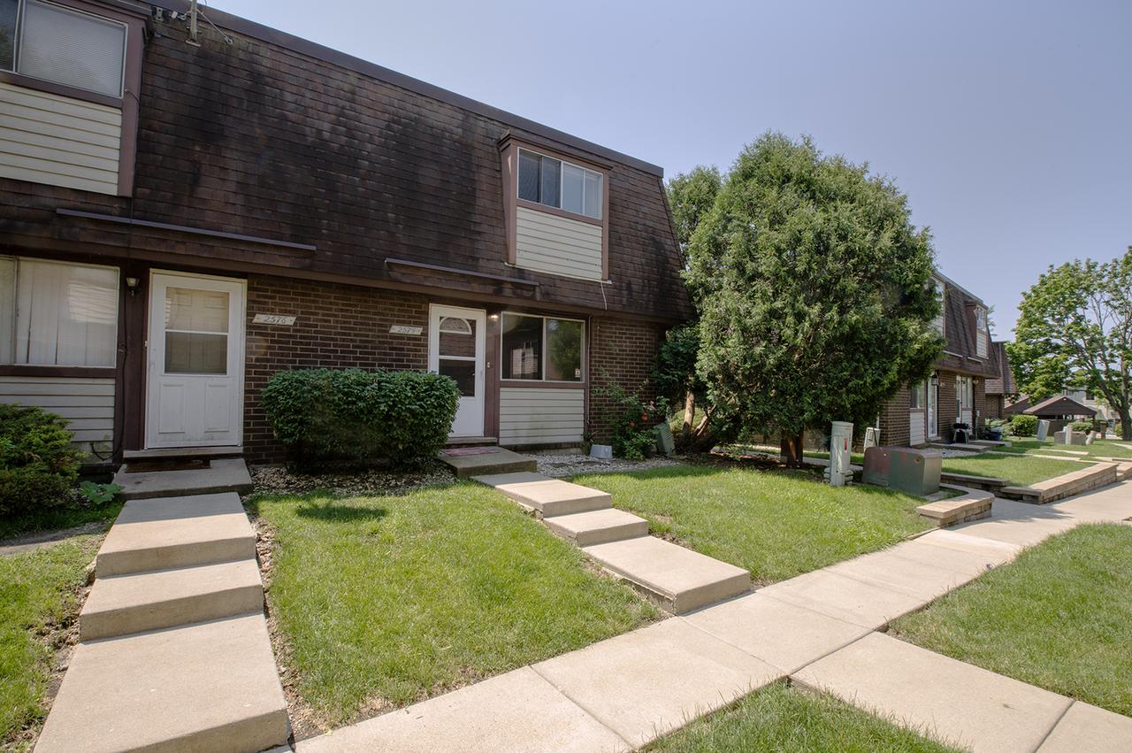 2574 Berkshire Ct. #5, Waukegan, IL 60087