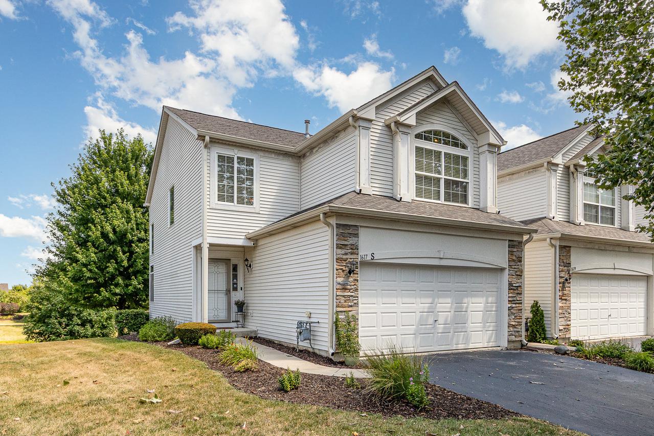 1617 Fieldstone Dr. #13-1, Shorewood, IL 60404