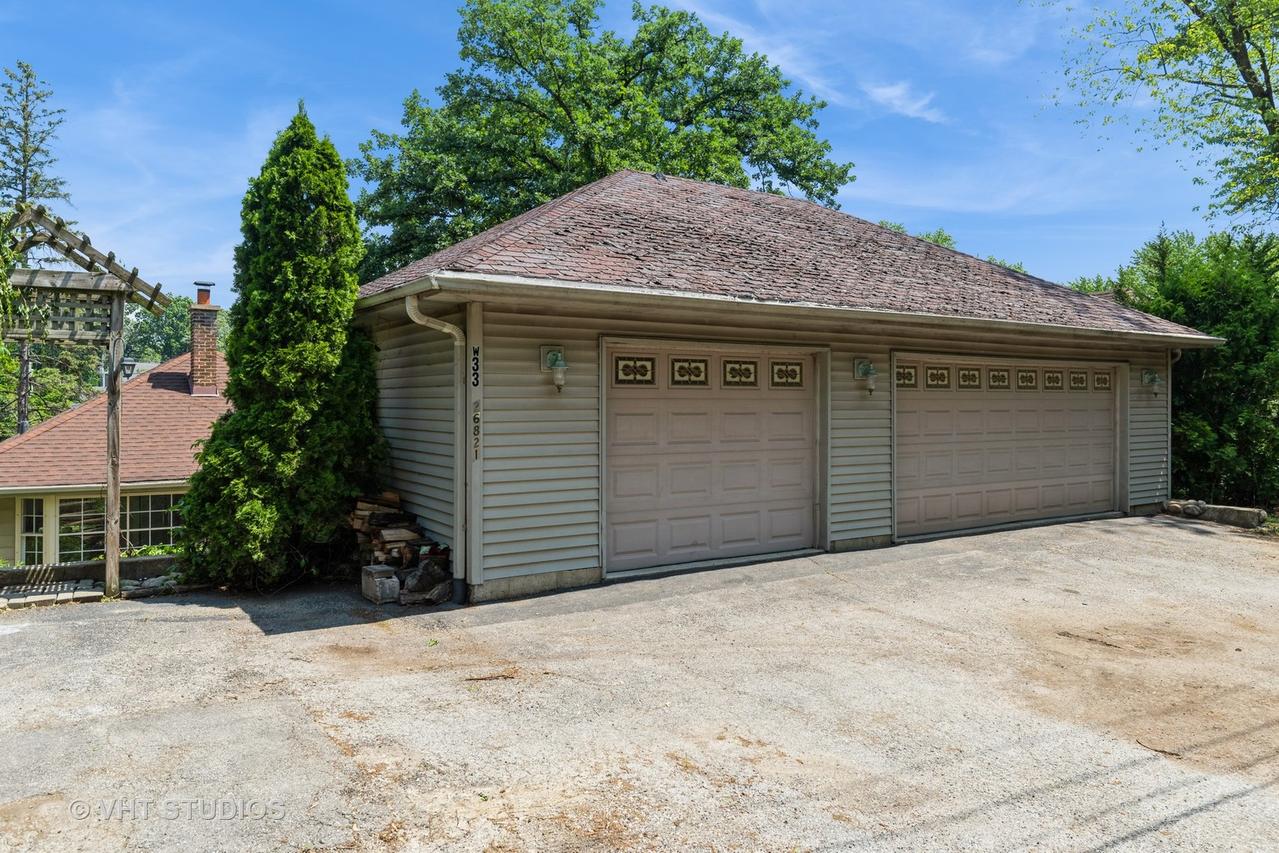26821 N Oakdale Ln., Mundelein, IL 60060