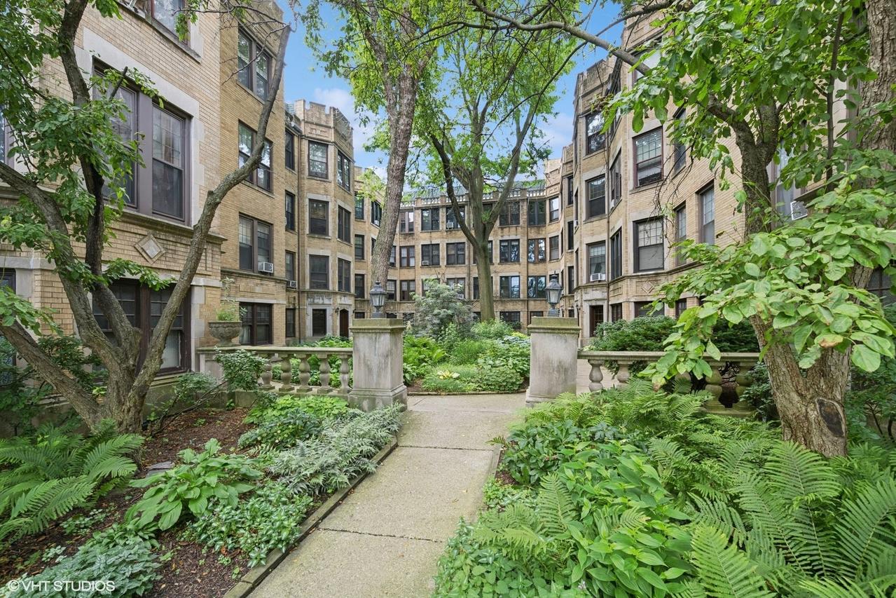 1219 W Lunt Ave. #1B, Chicago, IL 60626