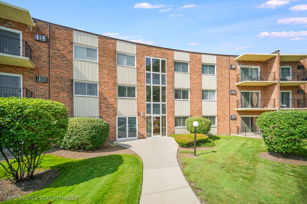 9716 S Karlov Ave. #307, Oak Lawn, IL 60453