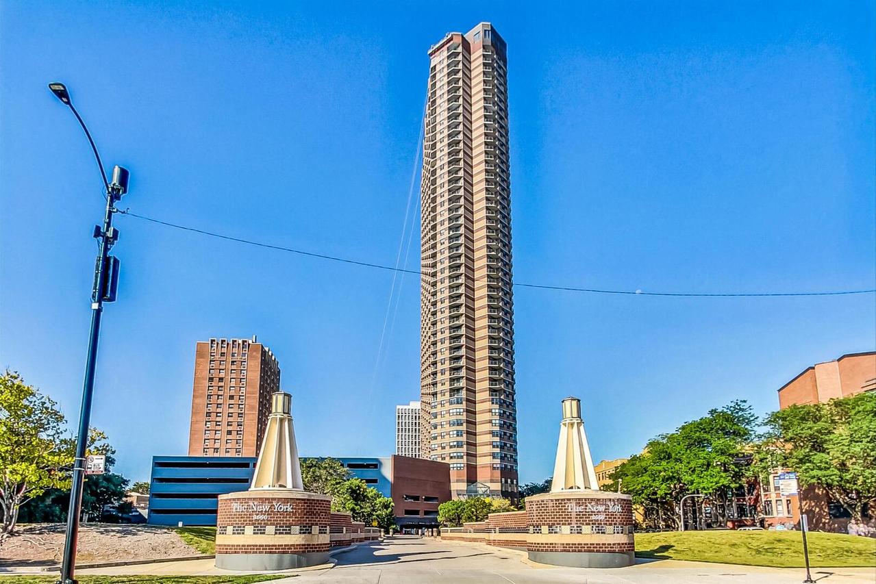 3660 N Lake Shore Dr. #3304, Chicago, IL 60613