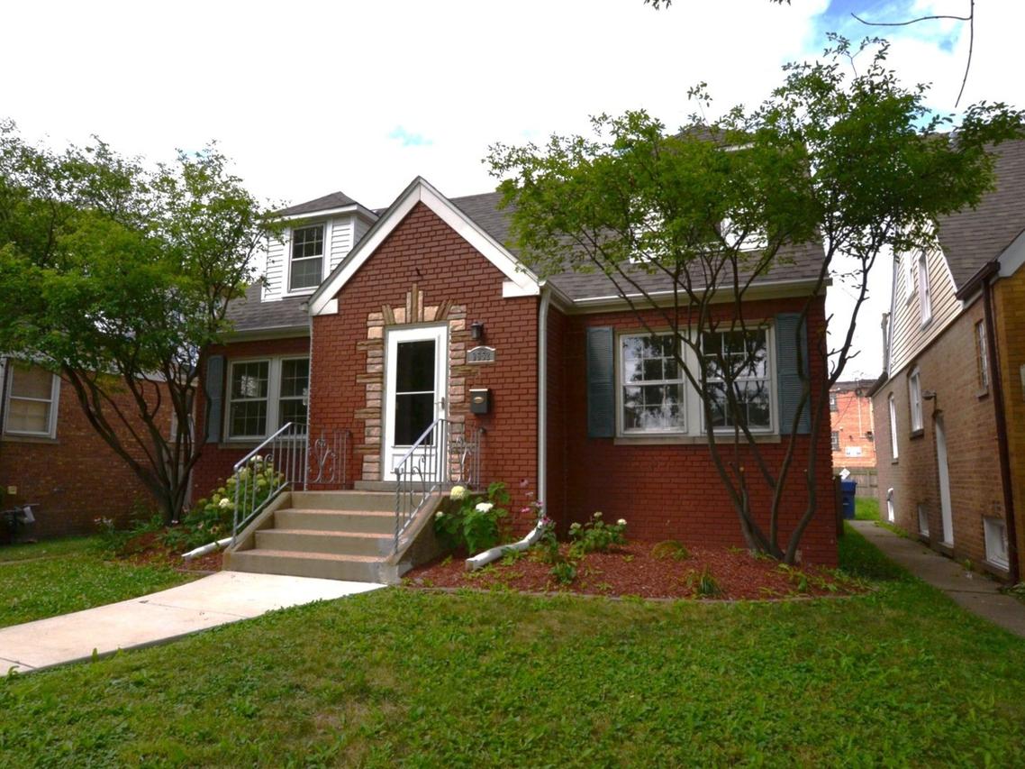 9652 Harding Ave., Evergreen Park, IL 60805