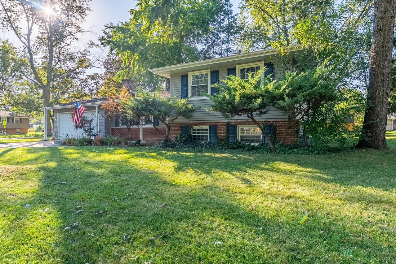 3S240 Burr Oak Dr., Glen Ellyn, IL 60137