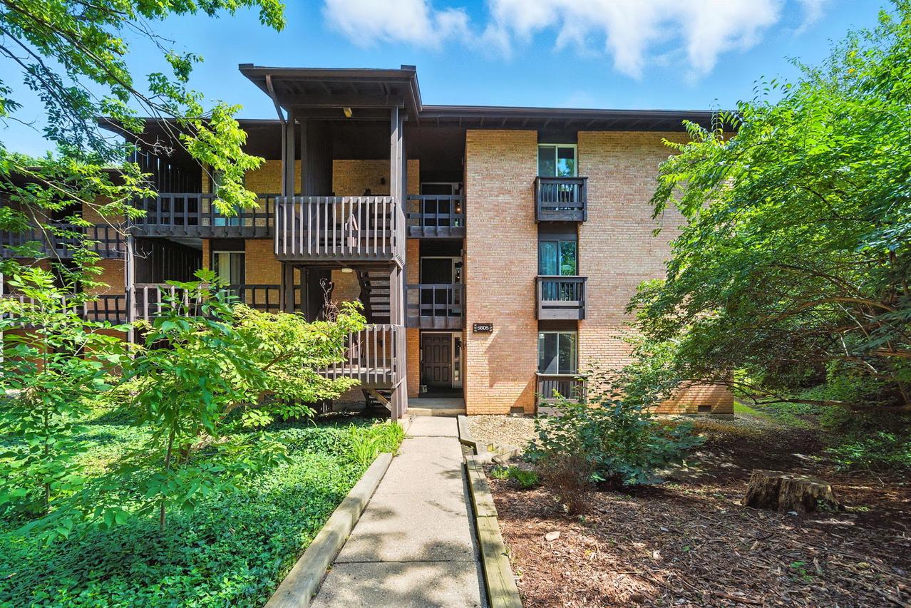 5605 Lakeside Dr. #1F, Lisle, IL 60532