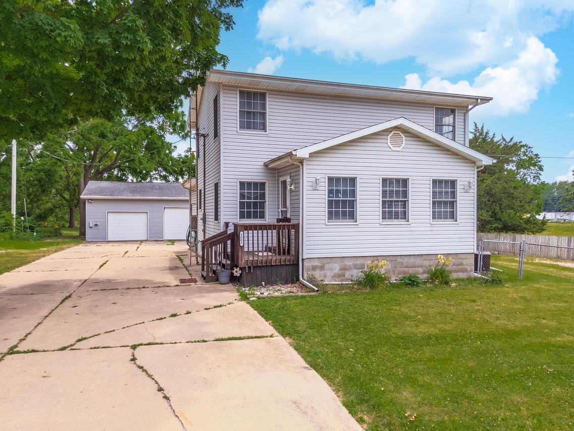 1003 E Lincoln St., Bloomington, IL 61701