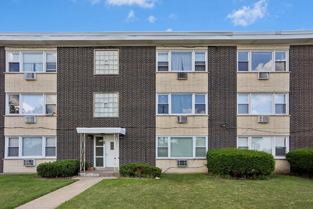 7531 S Roberts Rd. #2C, Bridgeview, IL 60455