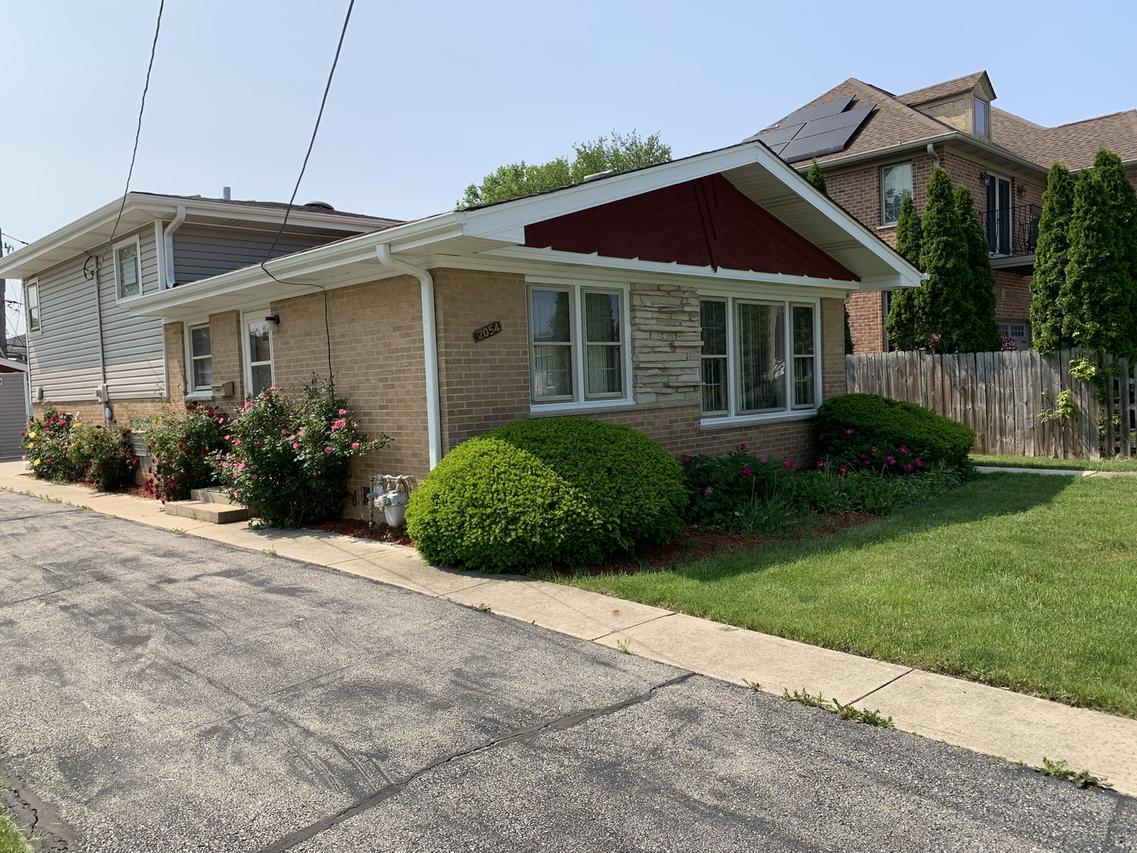 2054 Birch St., Des Plaines, IL 60018